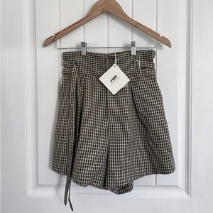 Brown checkered high rise shorts 🤎